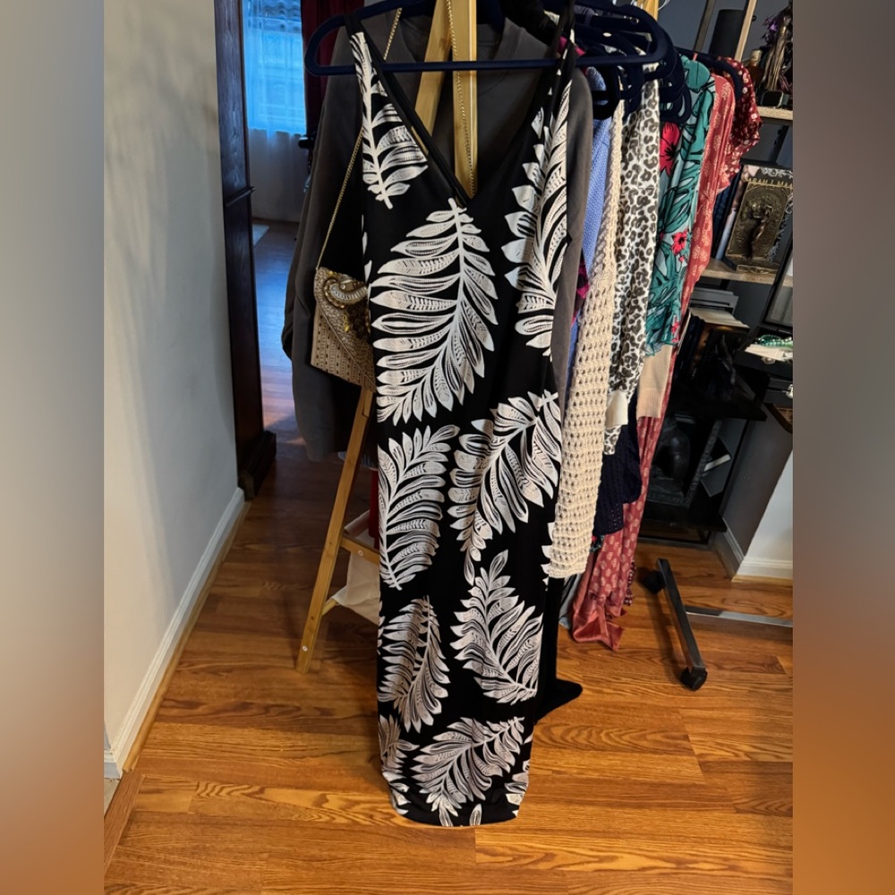 Venus Black and White Leaf Print Dress